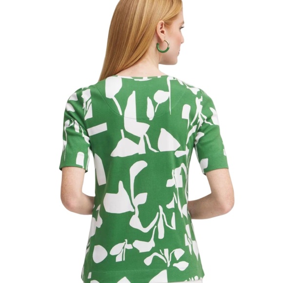 NWT Chico’s Green/White Abstract Everyday Elbow Sleeve Tee - Picture 3 of 7